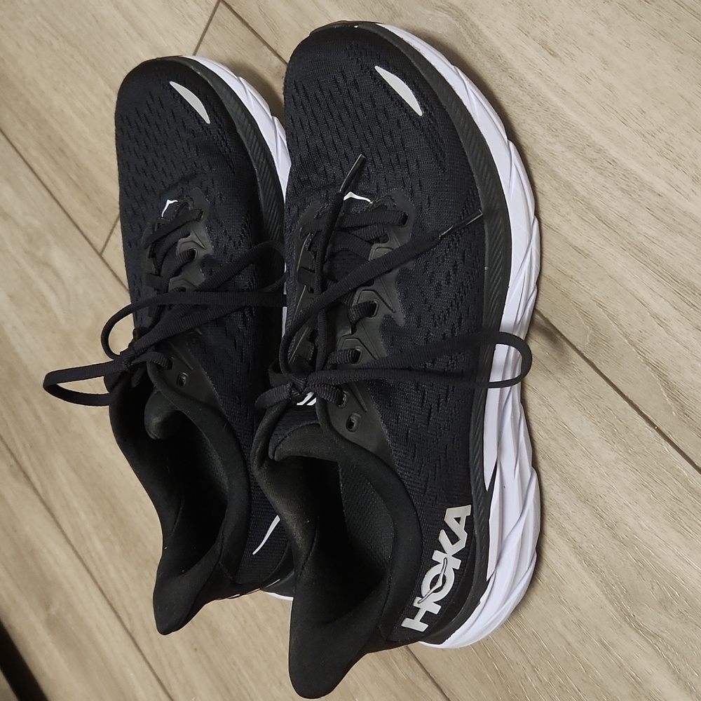 Hoka Clifton 8